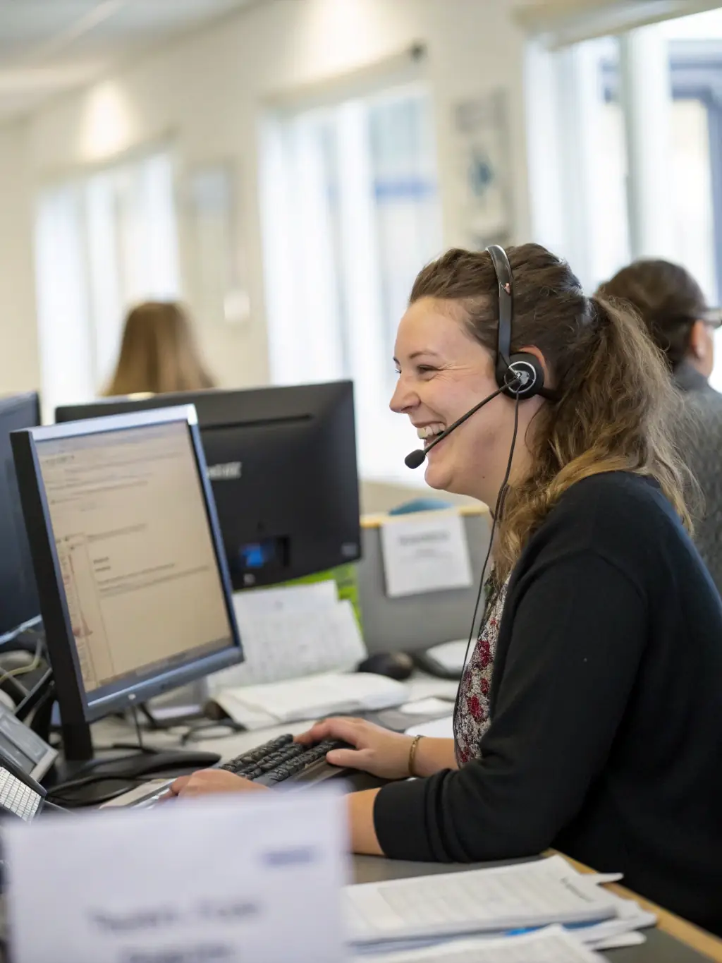 A help desk support agent assisting a client remotely, highlighting Bonovox's commitment to providing excellent technical support.